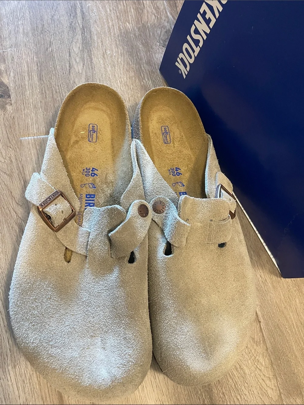 Birkenstock Men’s Suede Clogs in Taupe Suede NEW IN BOX
